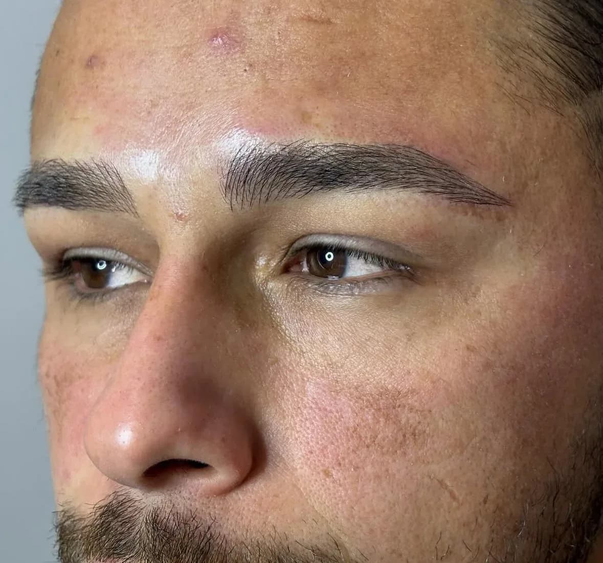 Resultado de microblading realista tras la práctica en modelos reales del Día 02
