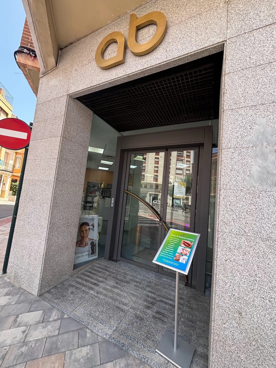 Fachada de AB Clínica de Medicina Estética & Academy en Castellón de la Plana